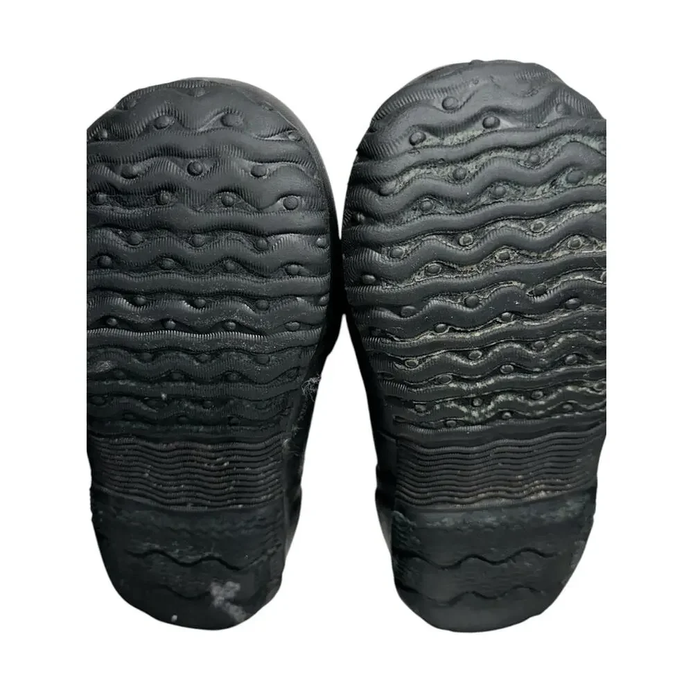 Bogs Kids Size 3 Black Waterproof Pull On Boots with Built In Handles
